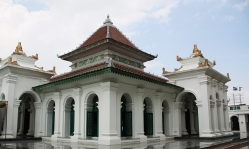 Hundreds of Muslims protest church construction in Indonesia