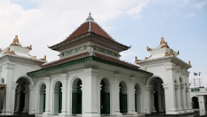 Hundreds of Muslims protest church construction in Indonesia