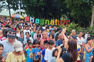 Filipino music icon offers hope to typhoon‑hit Cebuanos