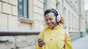Nearly half of evangelicals engage Christian media daily, report finds