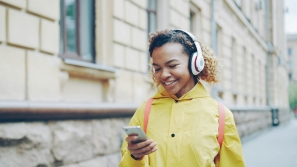 Nearly half of evangelicals engage Christian media daily, report finds
