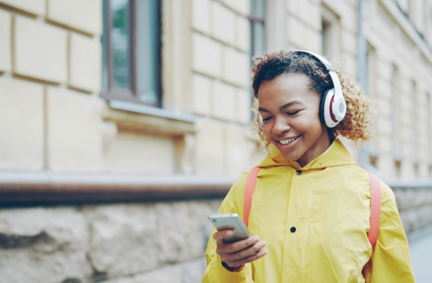 Nearly half of evangelicals engage Christian media daily, report finds