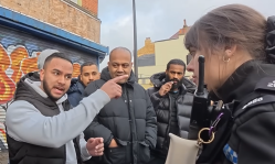 Police officer praised for defending right to preach in Muslim area