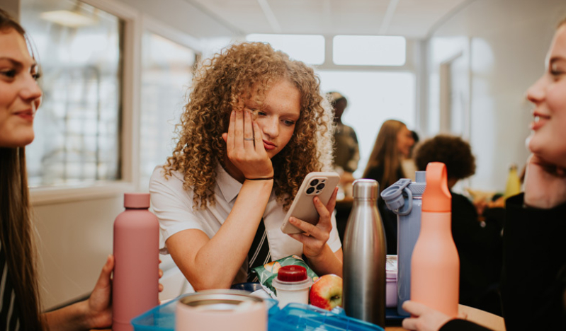 Is 2026 the year to go analoque?