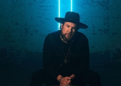 Zach Williams releases deluxe 'Jesus Loves' album with Thomas Rhett