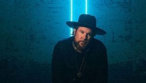 Zach Williams releases deluxe 'Jesus Loves' album with Thomas Rhett