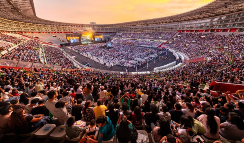 Thousands respond to Gospel message at Esperanza Lima festival in Peru