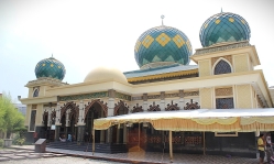 Muslim mob halts church roof repairs in Indonesia