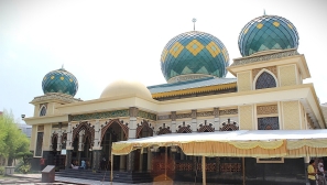 Muslim mob halts church roof repairs in Indonesia