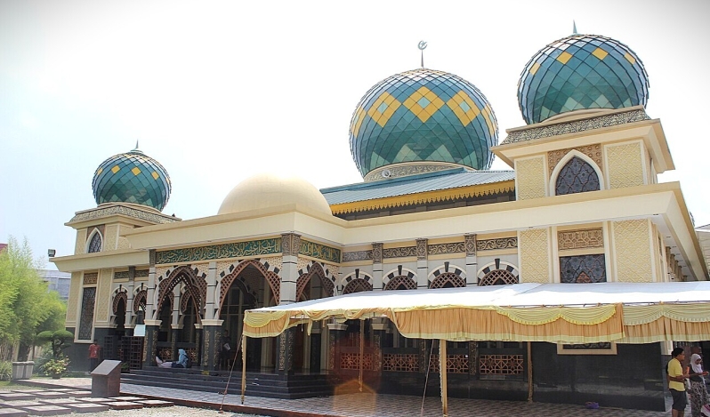 Muslim mob halts church roof repairs in Indonesia
