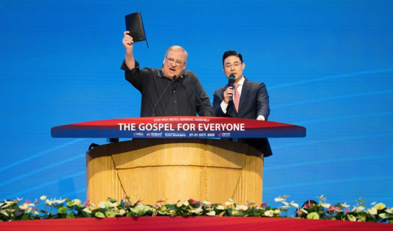 Rick Warren urges global church unity to advance 'gospel for everyone' goal by 2033