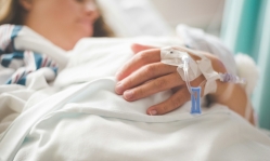 Spanish evangelical leader welcomes expanded migrant health care but warns of ‘call effect’