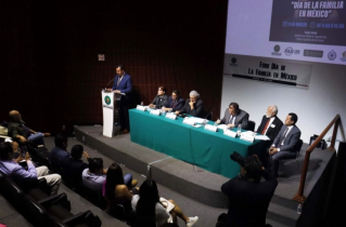 Opposition lawmaker, evangelical pastors call for return to family values in Mexico