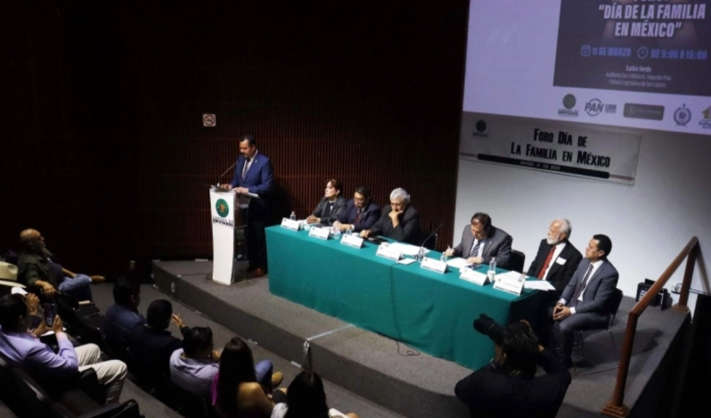 Opposition lawmaker, evangelical pastors call for return to family values in Mexico