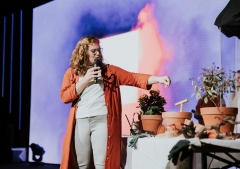 Cross-border Christian speaker platform now available in Switzerland