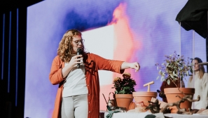 Cross-border Christian speaker platform now available in Switzerland