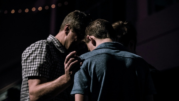 D6 Asia speaker offers five questions to navigate youth deconversion and deconstruction