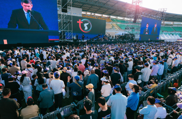 Hundreds make faith decisions at Will Graham crusade in South Korea