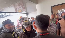 Islamic extremists halt church service in Indonesia