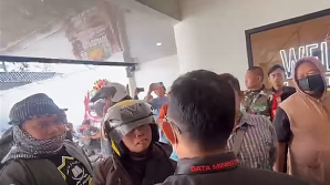 Islamic extremists halt church service in Indonesia