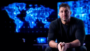 Tim Tebow warns online predators finding ‘evil’ ways to reach kids through smartphones