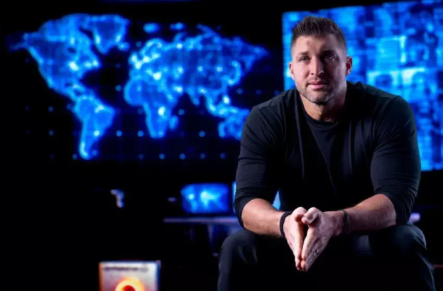 Tim Tebow warns online predators finding ‘evil’ ways to reach kids through smartphones