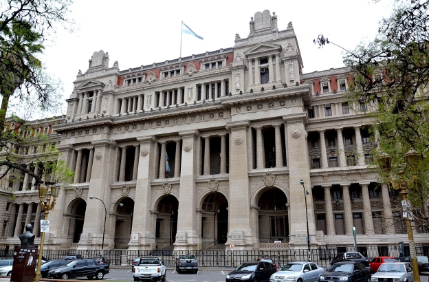 Argentine evangelical alliance raises concerns after court suspends decree restricting hormone treatments for minors