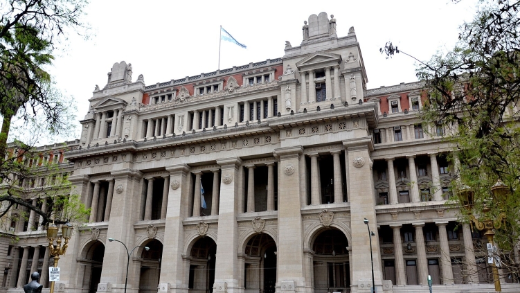 Argentine evangelical alliance raises concerns after court suspends decree restricting hormone treatments for minors