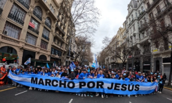 March for Jesus returns to Buenos Aires, drawing tens of thousands for prayer and worship