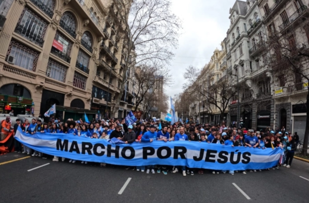 March for Jesus returns to Buenos Aires, drawing tens of thousands for prayer and worship
