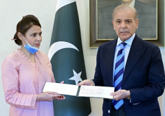Pakistan’s PM honors Christian nurse who risked her life to save infant