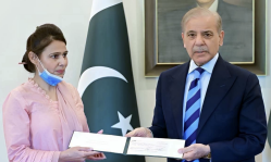 Pakistan’s PM honors Christian nurse who risked her life to save infant