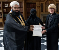 Archbishop of Canterbury revokes award to Pakistani cleric after bin Laden remarks resurface