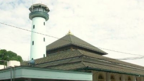 Muslims stall construction of church building in Indonesia