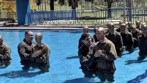 Brazilian Marine Corps recruits baptized in Brasília