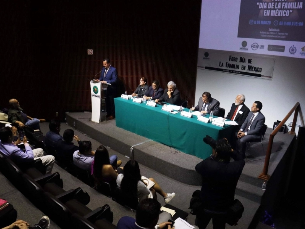 Opposition lawmaker, evangelical pastors call for return to family values in Mexico